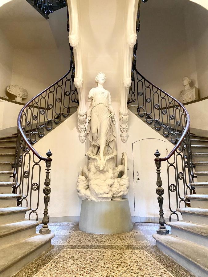 Palazzovilla Historic Building Luxury Suite Florenz Exterior foto